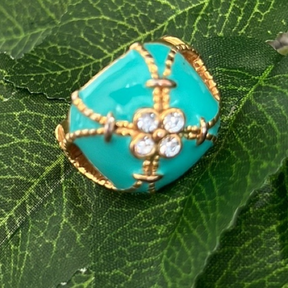 Stunning cocktail ring!